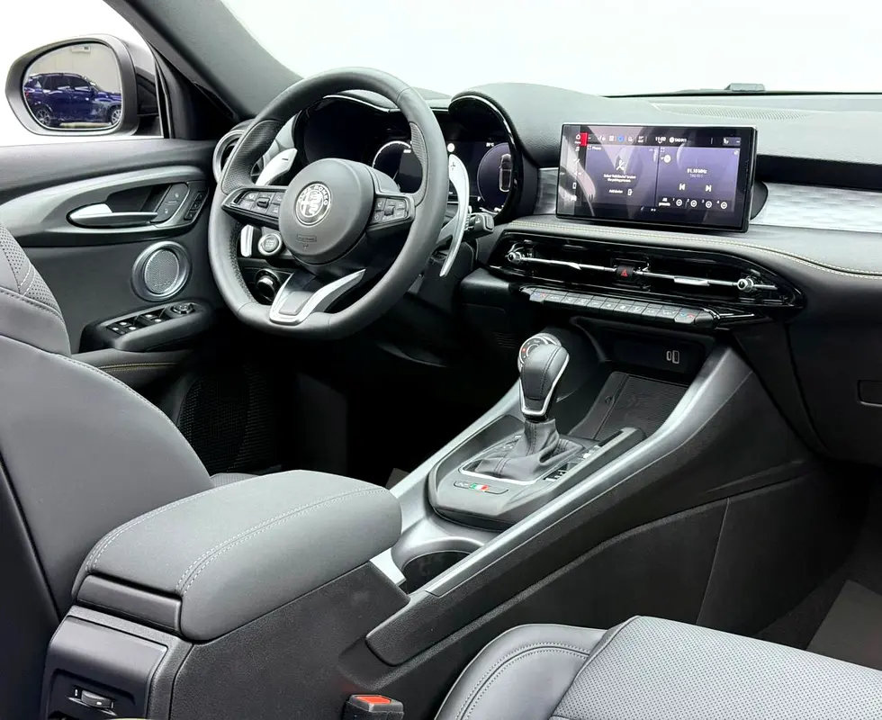 2025 Alfa Romeo Tonale Veloce, 5 Years Alfa Warranty + Service Pack, Delivery Kms, Fully Loaded, GCC - Image 12