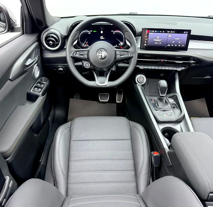 2025 Alfa Romeo Tonale Veloce, 5 Years Alfa Warranty + Service Pack, Delivery Kms, Fully Loaded, GCC - Image 15