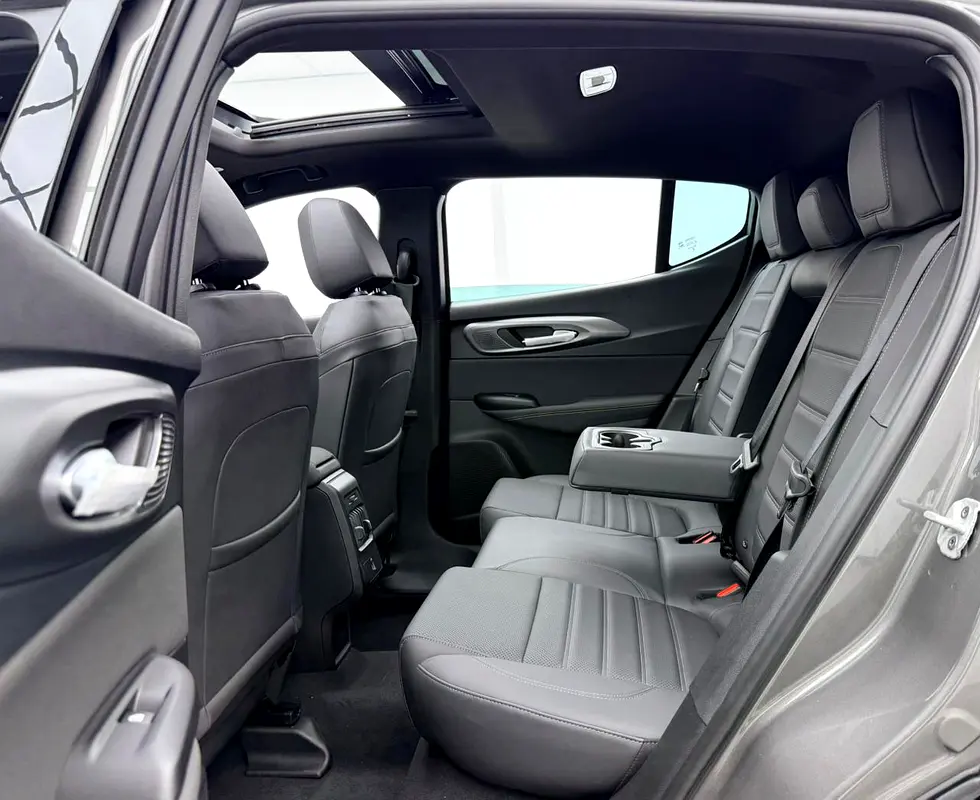 2025 Alfa Romeo Tonale Veloce, 5 Years Alfa Warranty + Service Pack, Delivery Kms, Fully Loaded, GCC - Image 18