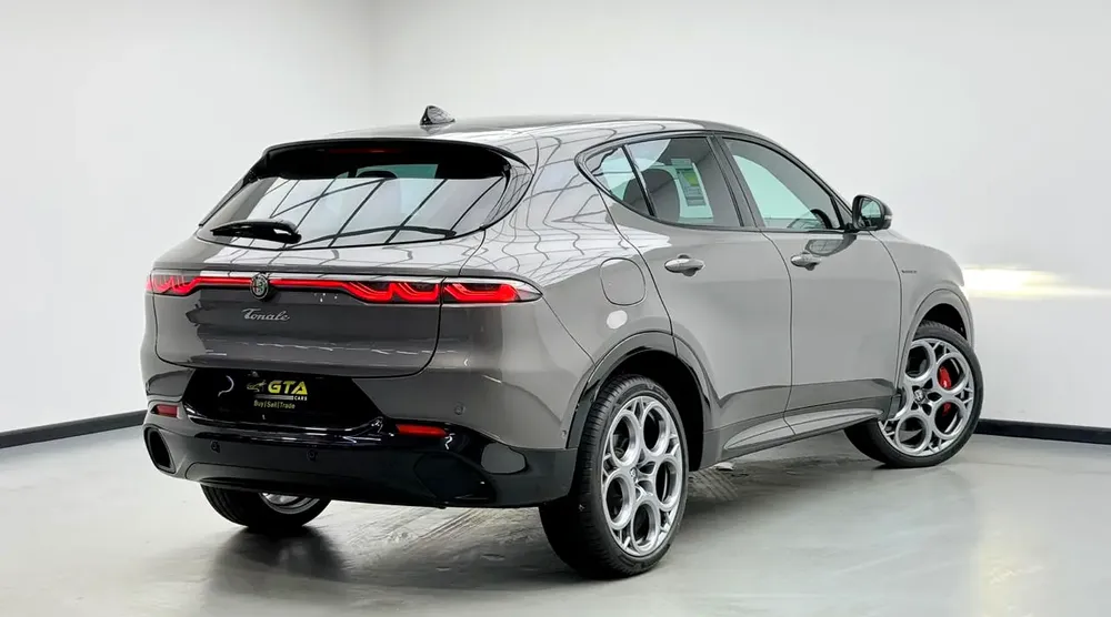 2025 Alfa Romeo Tonale Veloce, 5 Years Alfa Warranty + Service Pack, Delivery Kms, Fully Loaded, GCC - Image 4