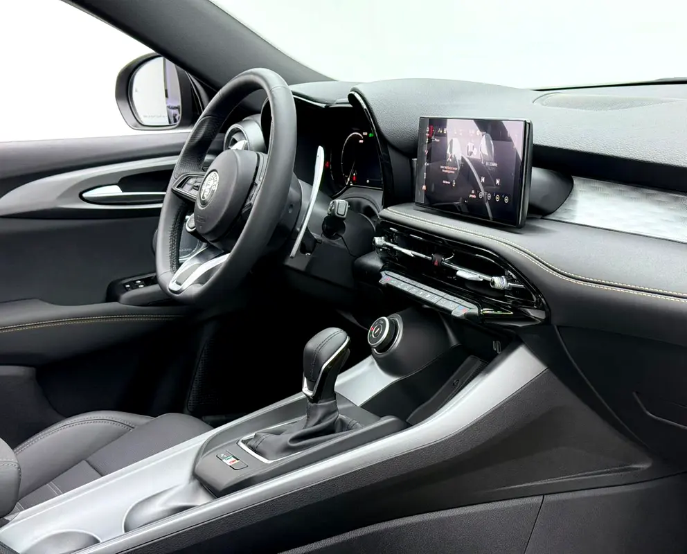 2025 Alfa Romeo Tonale Veloce, 5 Years Alfa Warranty + Service Pack, Delivery Kms, Fully Loaded, GCC - Image 8
