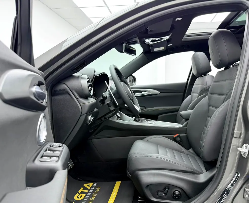 2025 Alfa Romeo Tonale Veloce, 5 Years Alfa Warranty + Service Pack, Delivery Kms, Fully Loaded, GCC - Image 9