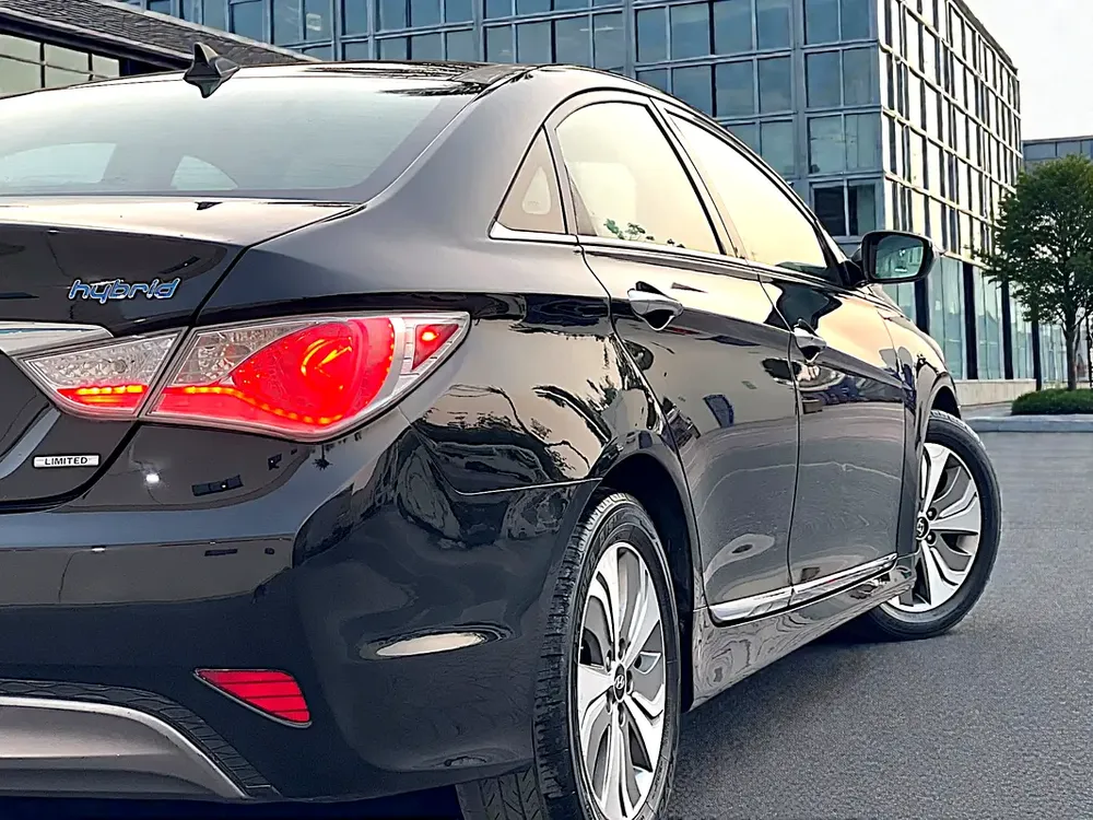 HYUNDAI SONATA | HYBRID | LIMITED | FREE ACCIDENT | WELL MAINTAINED - Image 9