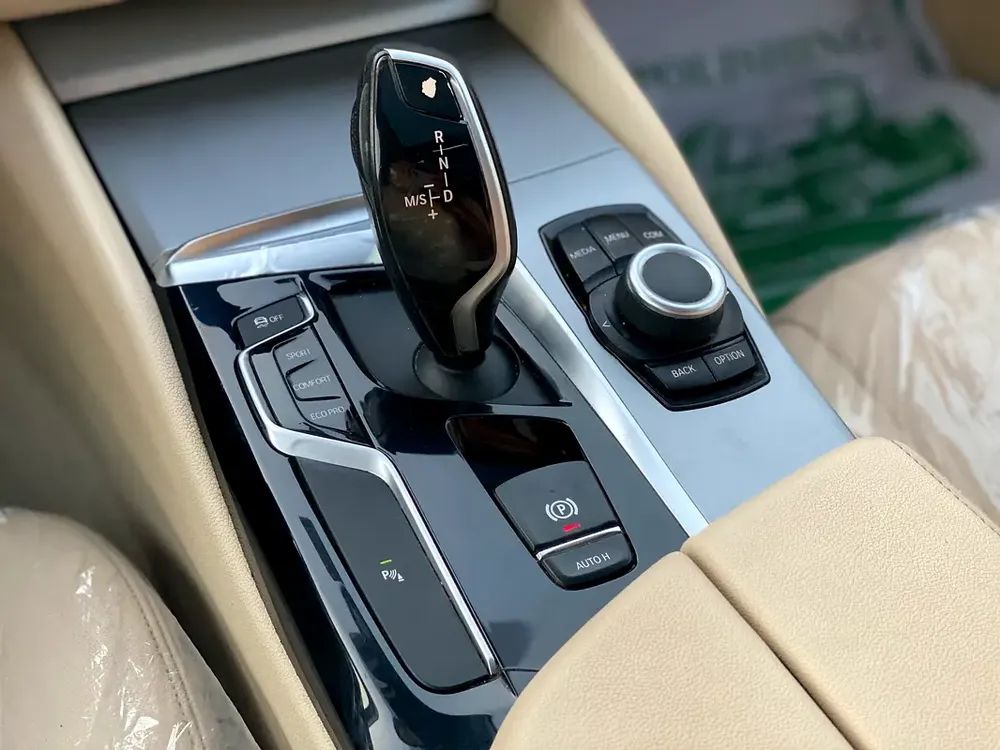 AED 950 Per Month | 2020 BMW 520i | GCC Specs | V4 2.0L engine Twin Turbo - Image 10