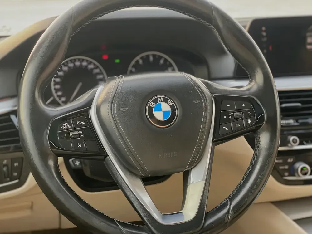 AED 950 Per Month | 2020 BMW 520i | GCC Specs | V4 2.0L engine Twin Turbo - Image 11