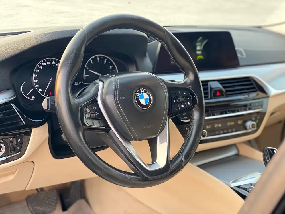 AED 950 Per Month | 2020 BMW 520i | GCC Specs | V4 2.0L engine Twin Turbo - Image 6