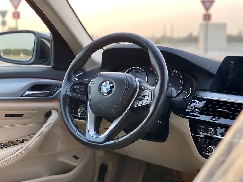 AED 950 Per Month | 2020 BMW 520i | GCC Specs | V4 2.0L engine Twin Turbo - Image 7