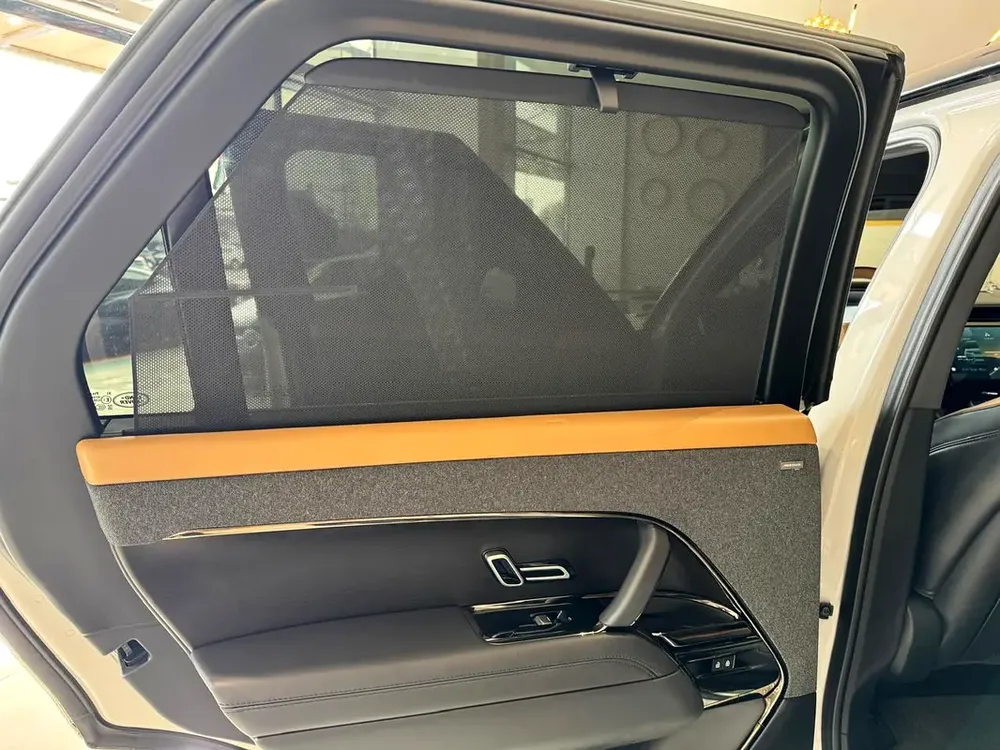 Land Rover Range Rover Vogue HSE 2018 - GCC Specs - Pristine Condition - Image 11