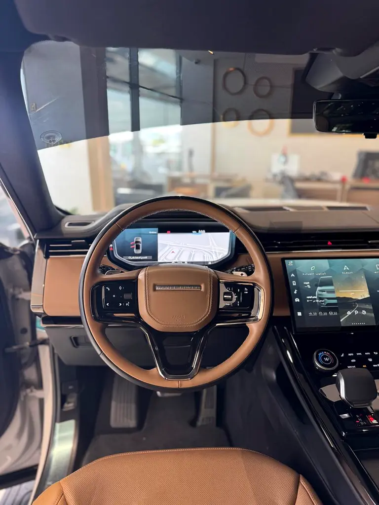 Land Rover Range Rover Vogue HSE 2018 - GCC Specs - Pristine Condition - Image 6