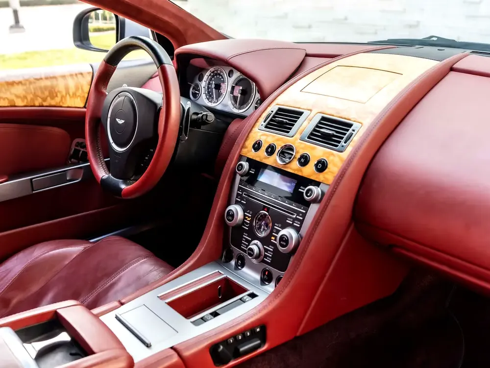 ASTON MARTIN DB9 V12 | GCC | LUXURY EDITION - Image 10