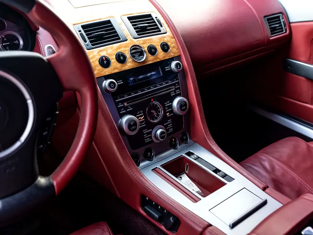 ASTON MARTIN DB9 V12 | GCC | LUXURY EDITION - Image 14