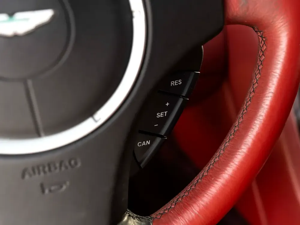 ASTON MARTIN DB9 V12 | GCC | LUXURY EDITION - Image 18