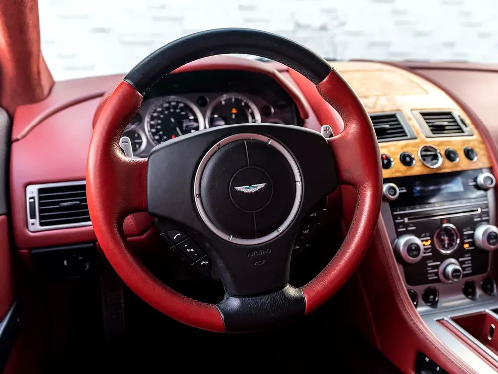 ASTON MARTIN DB9 V12 | GCC | LUXURY EDITION - Image 19