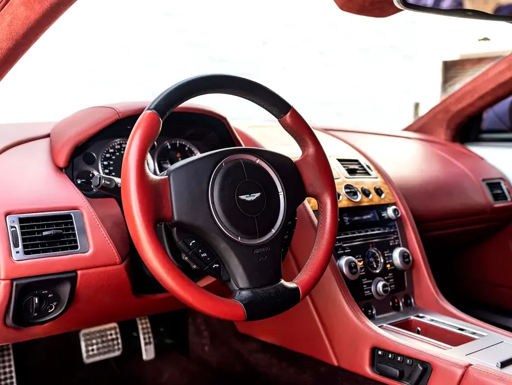 ASTON MARTIN DB9 V12 | GCC | LUXURY EDITION - Image 9