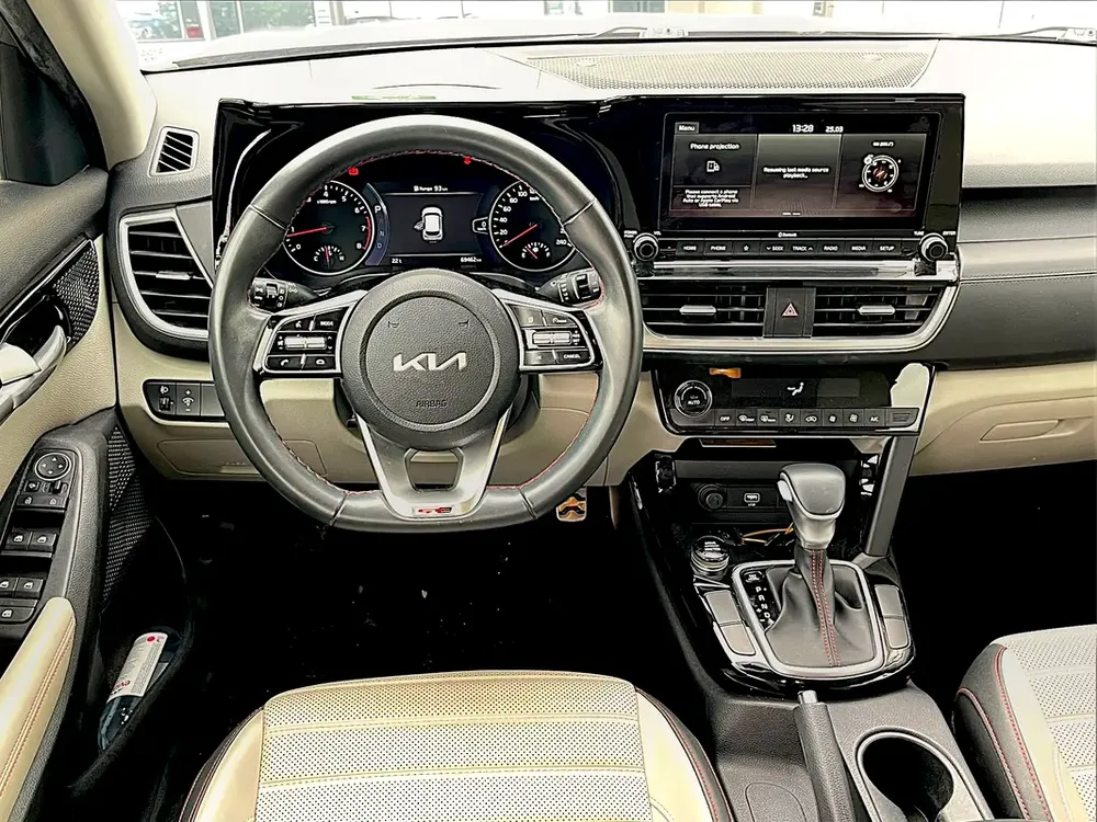 AED 976 P.m | Kia Seltos GT Line 2022 GCC Specs - Excellent Condition | Under warranty - Image 11