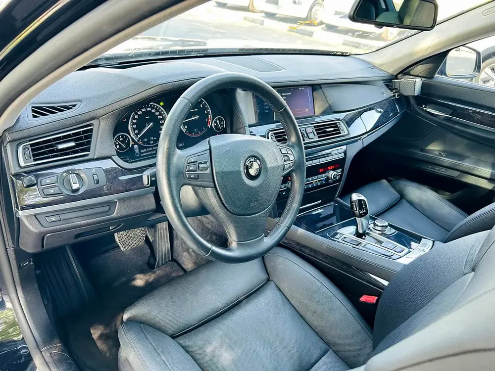 BMW 750I | 2010 | ONLY : 110417 KM | CLEAN TITLE |  JAPAN IMPORT - Image 10