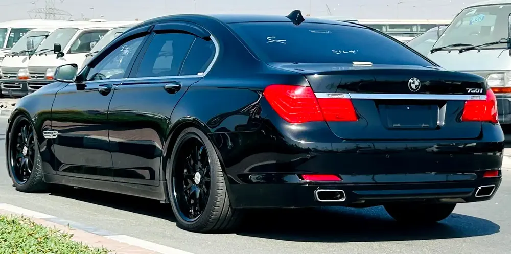 BMW 750I | 2010 | ONLY : 110417 KM | CLEAN TITLE |  JAPAN IMPORT - Image 4