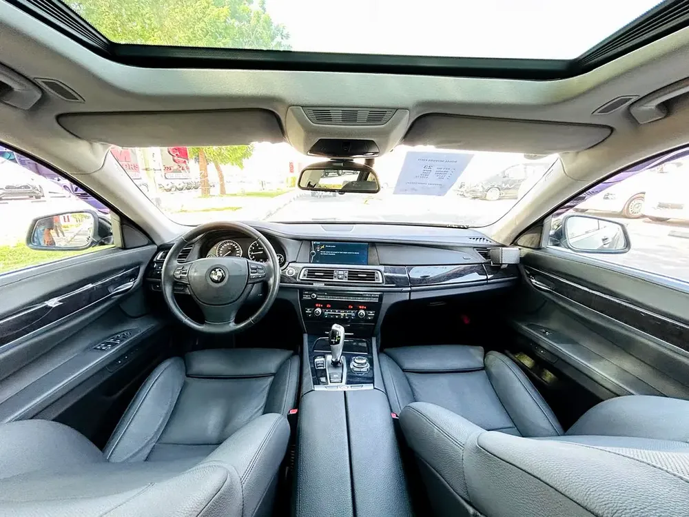 BMW 750I | 2010 | ONLY : 110417 KM | CLEAN TITLE |  JAPAN IMPORT - Image 7