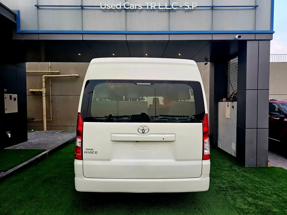HIACE PASSENGER/ PATROL MANUAL/ 3.5 V6/ LOW MILEAGE - Image 4
