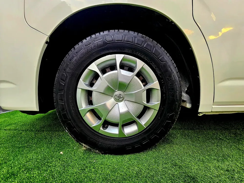 HIACE PASSENGER/ PATROL MANUAL/ 3.5 V6/ LOW MILEAGE - Image 7