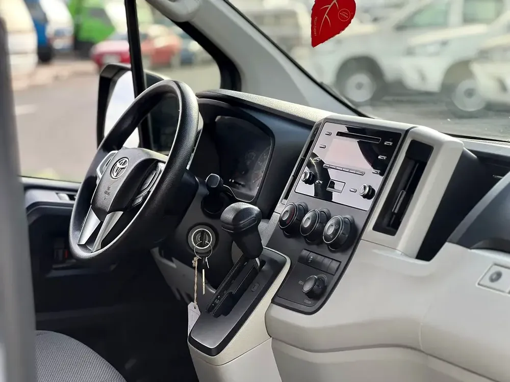 2023 Toyota Hiace GL 3.5L V6 - GCC - Passenger Full Automatic - Patrol - 13 Seater - No Accident - Image 15