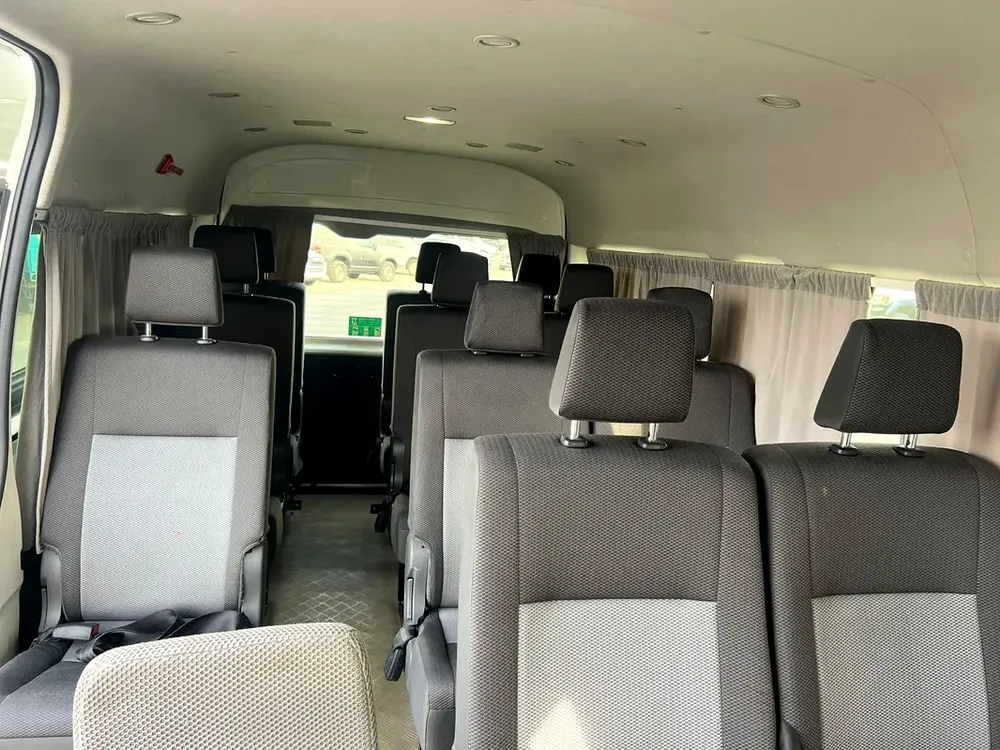 2023 Toyota Hiace GL 3.5L V6 - GCC - Passenger Full Automatic - Patrol - 13 Seater - No Accident - Image 17