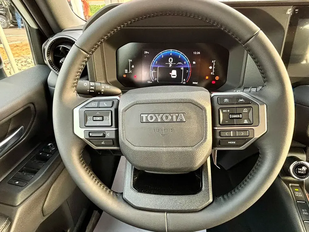 2.4 L PETROLToyota Prado ALL RUNDAR  2025 - GCC Specs - Brand New - Image 10