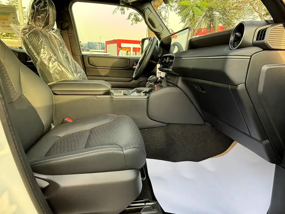 2.4 L PETROLToyota Prado ALL RUNDAR  2025 - GCC Specs - Brand New - Image 14