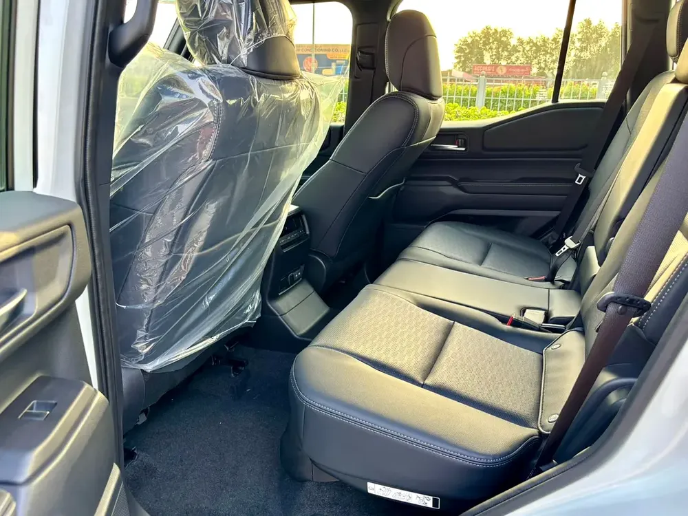 2.4 L PETROLToyota Prado ALL RUNDAR  2025 - GCC Specs - Brand New - Image 15