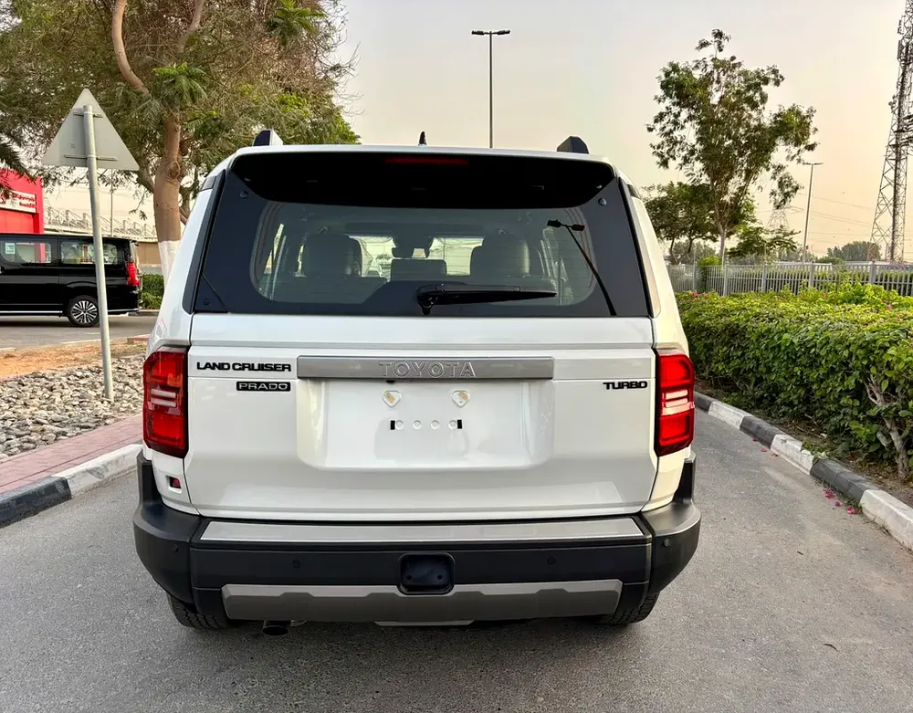 2.4 L PETROLToyota Prado ALL RUNDAR  2025 - GCC Specs - Brand New - Image 6