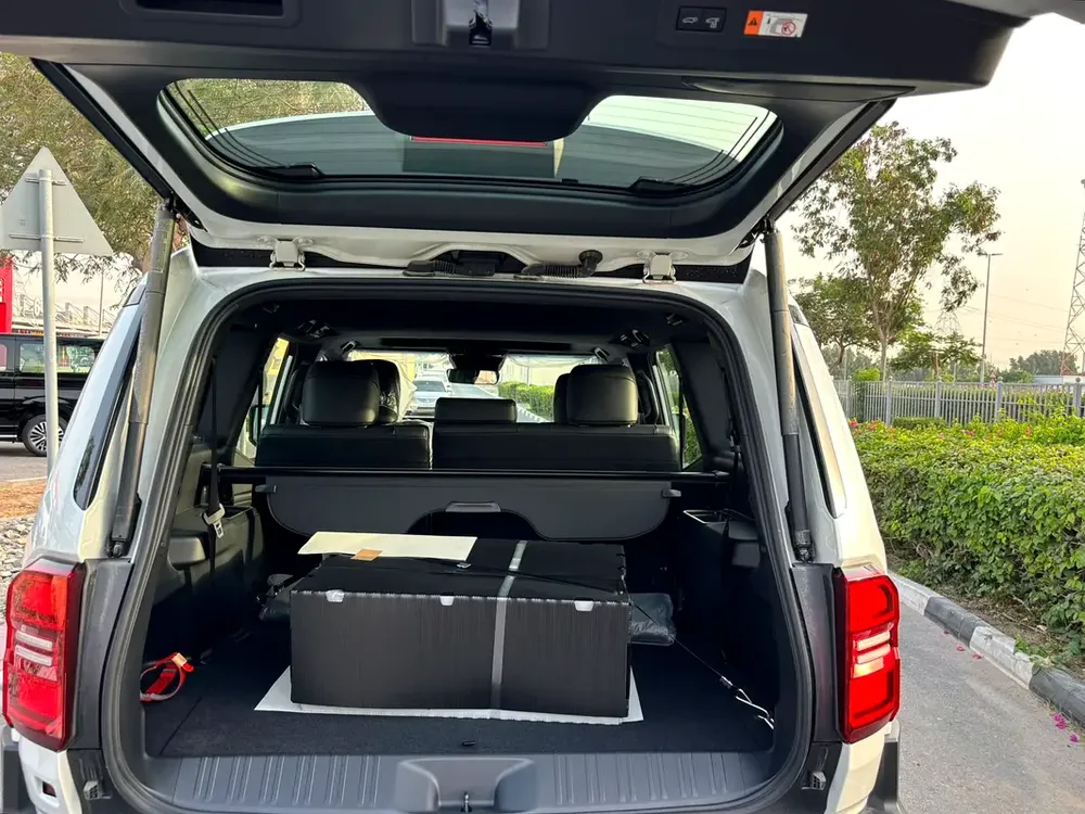 2.4 L PETROLToyota Prado ALL RUNDAR  2025 - GCC Specs - Brand New - Image 7