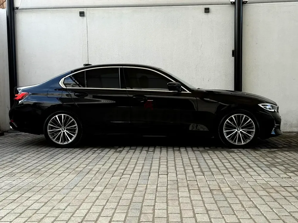 BMW 3 Series | INDIVIDUAL | Perfect condition | Maximum Option | Full Gargash Service - Image 9