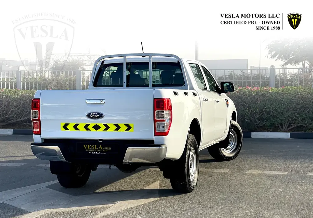 DEALER WARRANTY + FREE SERVICE / 4WD + PETROL + MANUA GEAR + BLUETOOTH + USB + POWER LOCKS - Image 6