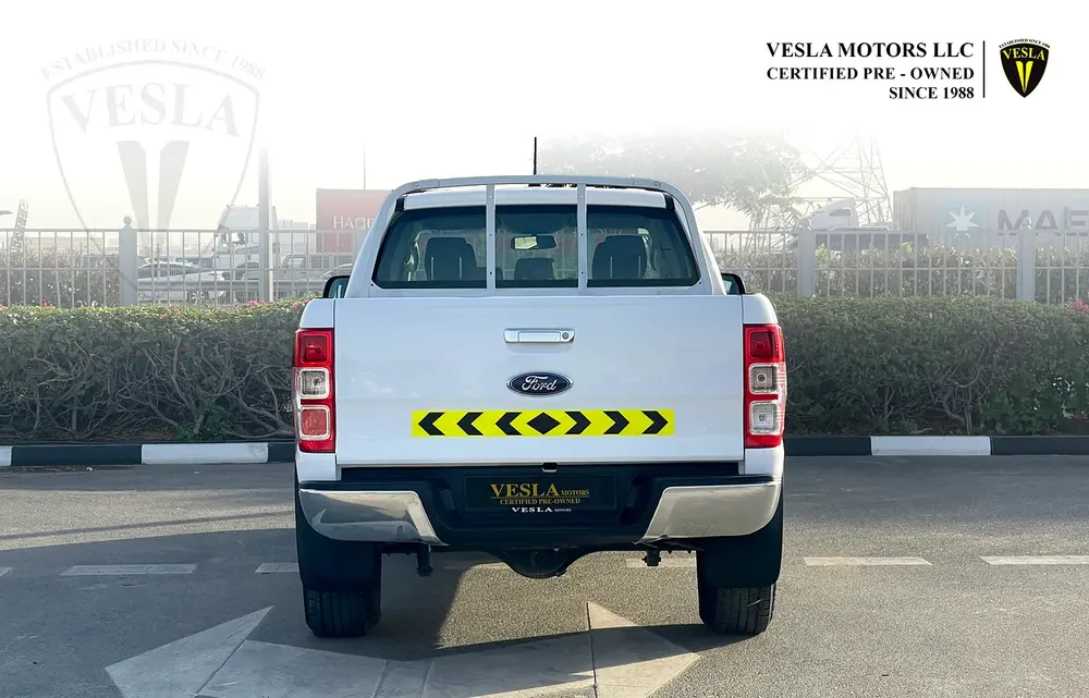 DEALER WARRANTY + FREE SERVICE / 4WD + PETROL + MANUA GEAR + BLUETOOTH + USB + POWER LOCKS - Image 7