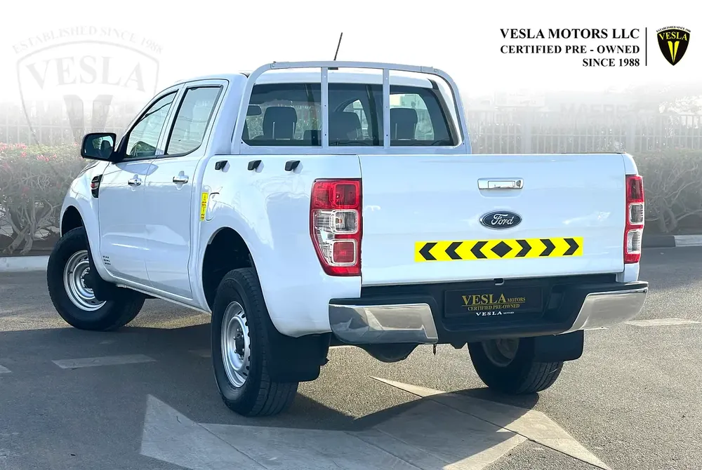 DEALER WARRANTY + FREE SERVICE / 4WD + PETROL + MANUA GEAR + BLUETOOTH + USB + POWER LOCKS - Image 9