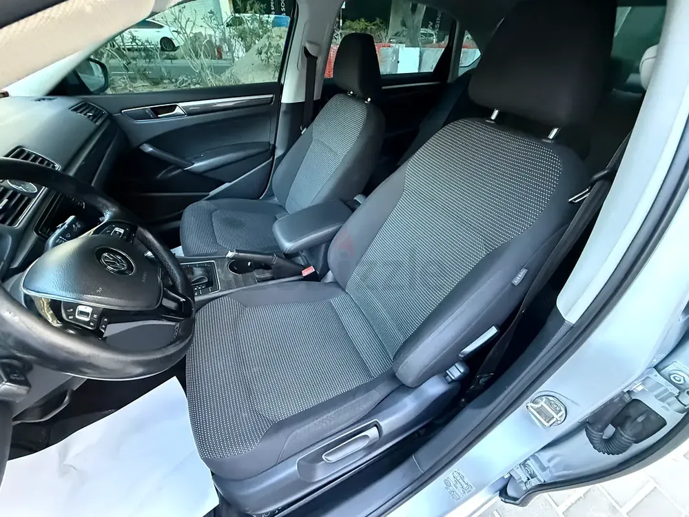 Volkswagen Passat 2016 SE - GCC Specs - Reliable Family Sedan - Image 10