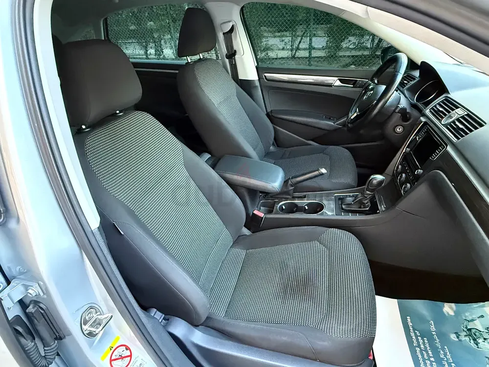 Volkswagen Passat 2016 SE - GCC Specs - Reliable Family Sedan - Image 13