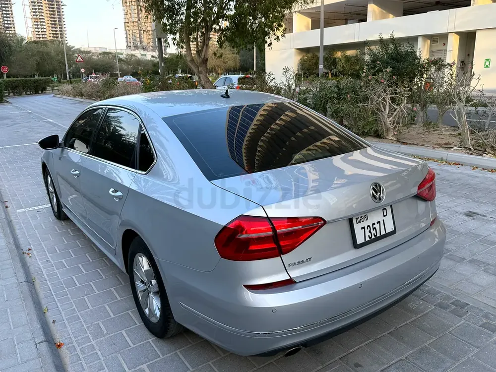 Volkswagen Passat 2016 SE - GCC Specs - Reliable Family Sedan - Image 4