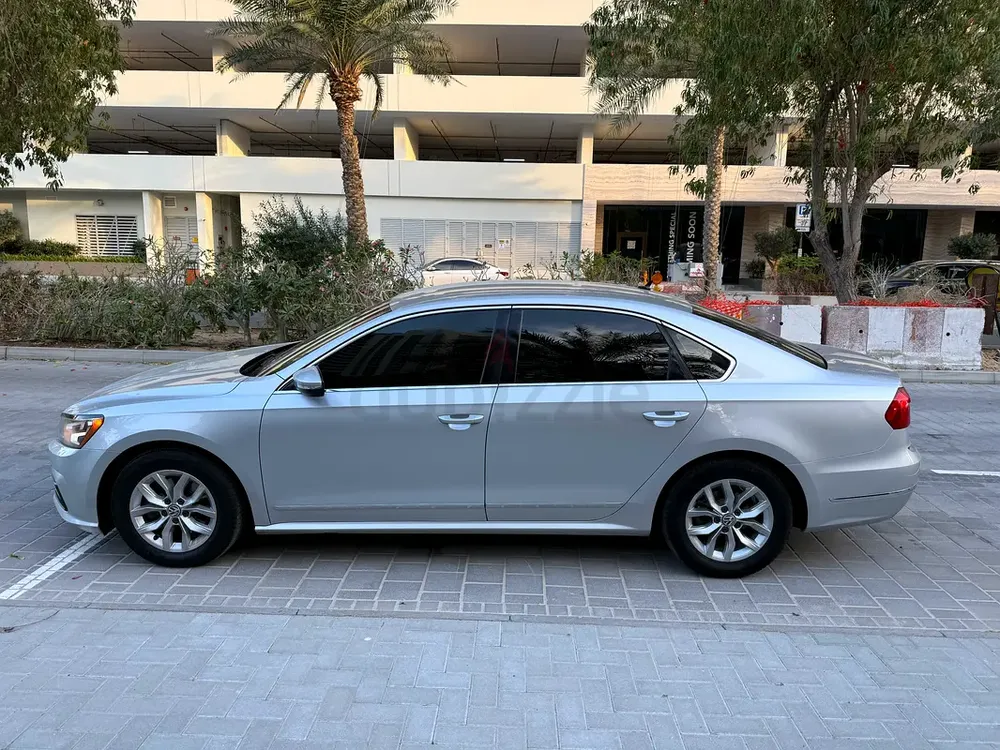 Volkswagen Passat 2016 SE - GCC Specs - Reliable Family Sedan - Image 7