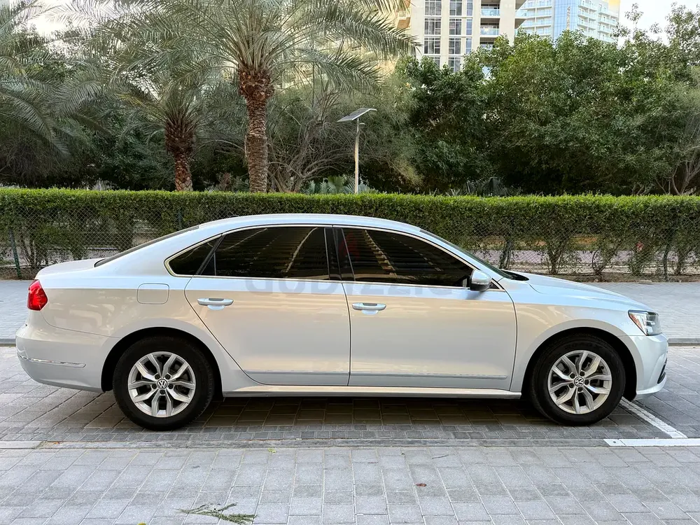 Volkswagen Passat 2016 SE - GCC Specs - Reliable Family Sedan - Image 8
