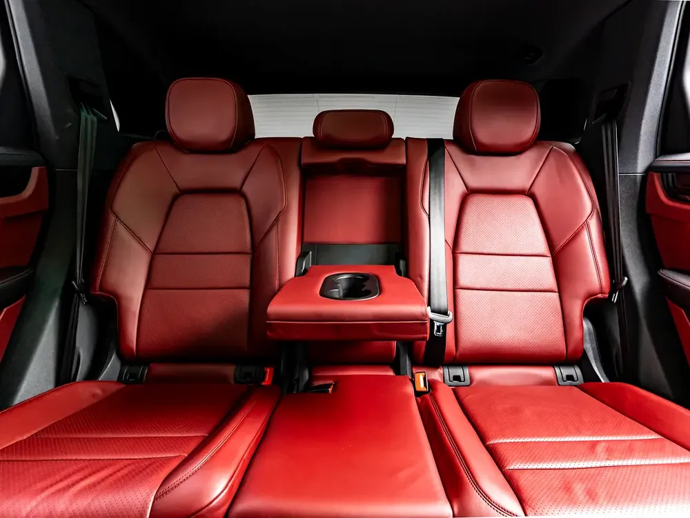 2019 Porsche Cayenne SUV, Blackline Warranty, Full Service History, GCC - Image 17