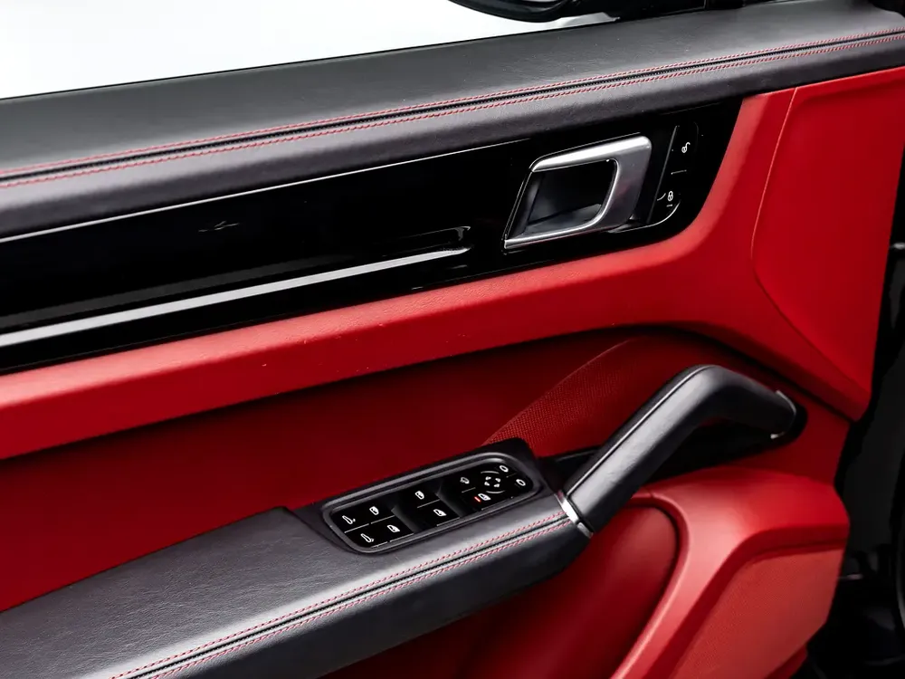 2019 Porsche Cayenne SUV, Blackline Warranty, Full Service History, GCC - Image 18