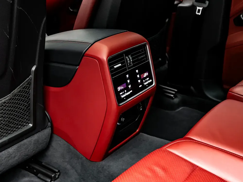 2019 Porsche Cayenne SUV, Blackline Warranty, Full Service History, GCC - Image 19