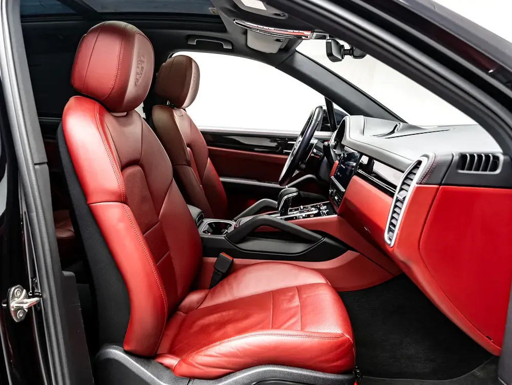 2019 Porsche Cayenne SUV, Blackline Warranty, Full Service History, GCC - Image 8
