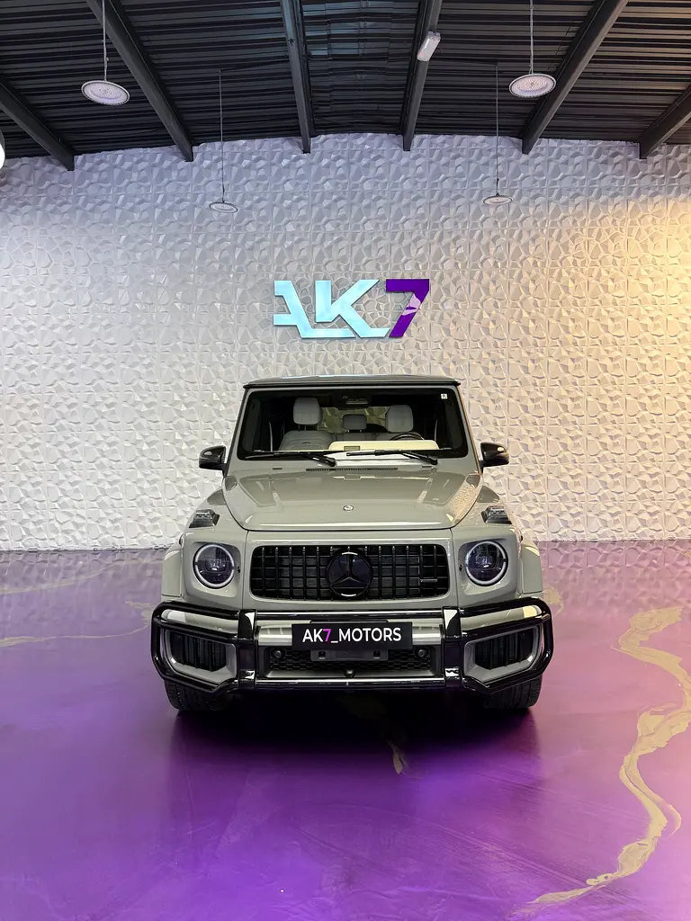 2025 Mercedes-Benz G-Class G 63 AMG - Japanese Specs - GCC Ready - Image 4