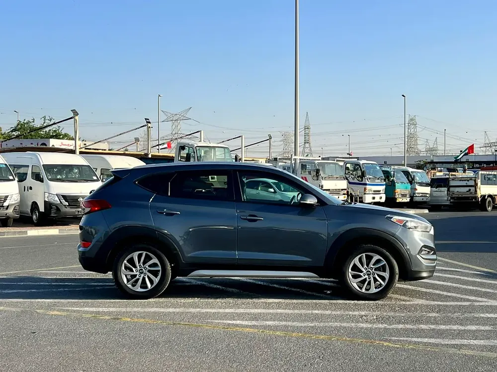 2018 Hyundai Tucson SEL+ 2.0L V4 -  AWD 4x4 - Rear Camera - Leather Seat - Image 9