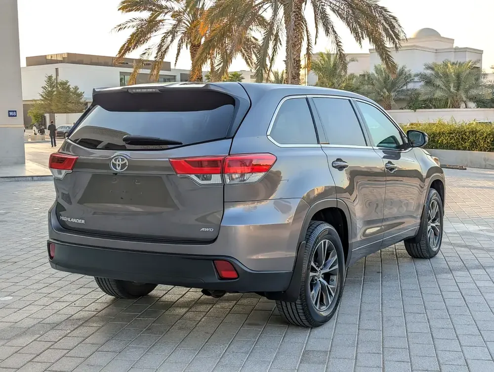 TOYOTA HIGHLANDER 2018 LE V6 3.5L 7 SEATER IN EXCELLENT CONDITION - Image 13
