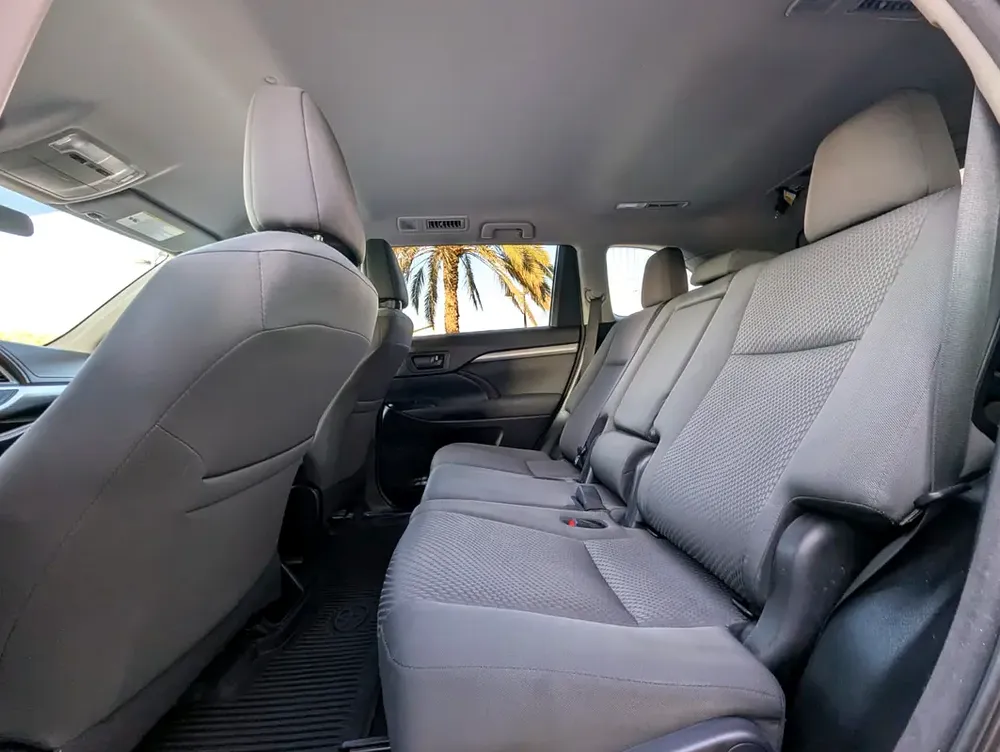TOYOTA HIGHLANDER 2018 LE V6 3.5L 7 SEATER IN EXCELLENT CONDITION - Image 5