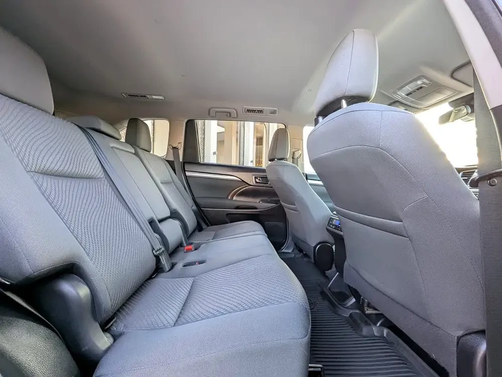 TOYOTA HIGHLANDER 2018 LE V6 3.5L 7 SEATER IN EXCELLENT CONDITION - Image 6