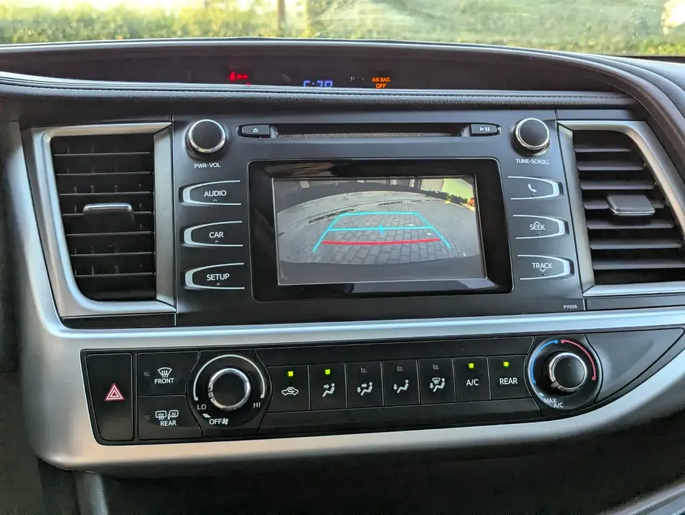 TOYOTA HIGHLANDER 2018 LE V6 3.5L 7 SEATER IN EXCELLENT CONDITION - Image 8